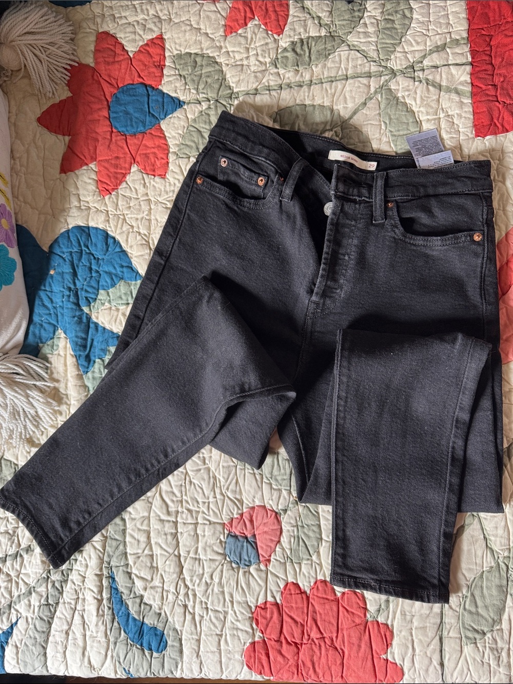 Black stretch Levi’s Wedgie Skinny size 29